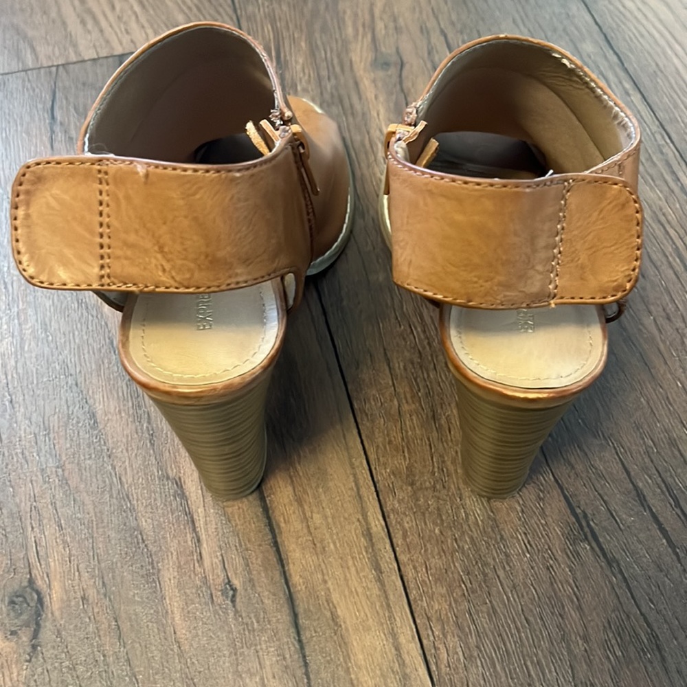 Express Cognac Peep Toe Bootie Block Heel Size 8 - image 6